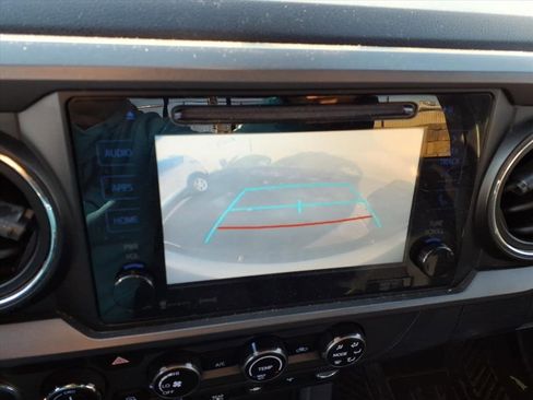 Used 2019 Toyota Tacoma TRD Off-Road image 10