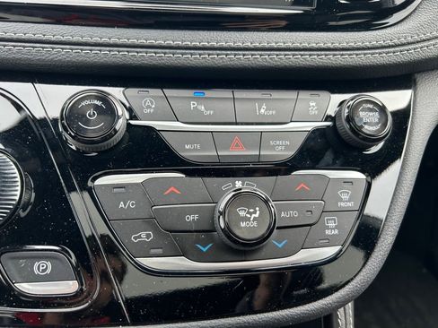 New 2026 Chrysler Pacifica Limited w/ S Appearance Package FWD image 15