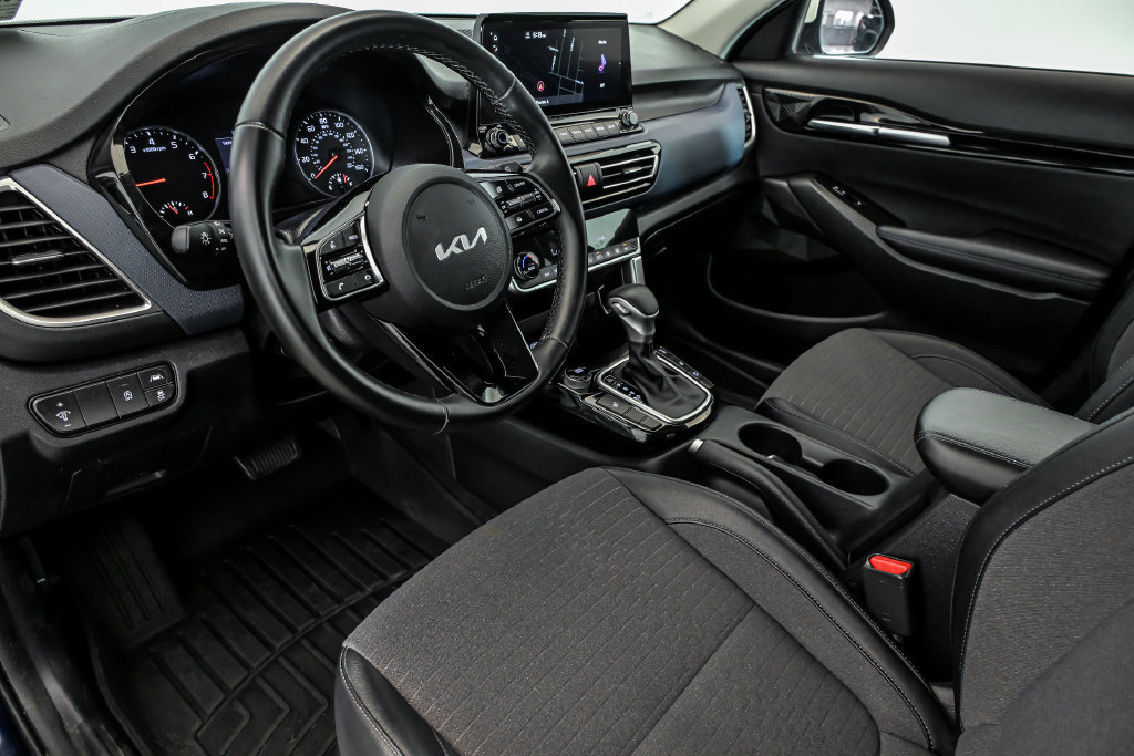 Used 2023 Kia Seltos S w/ Navigation Package AWD/4WD image 16