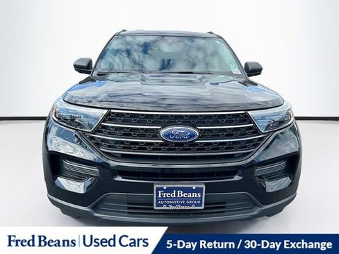 Used 2023 Ford Explorer XLT AWD/4WD image 2