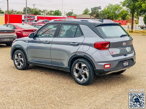 Used 2022 Hyundai Venue Limited w/ Cargo Package FWD image 6