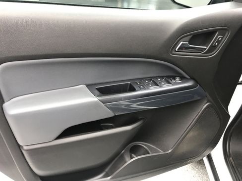 Used 2015 Chevrolet Colorado Z71 AWD/4WD image 9
