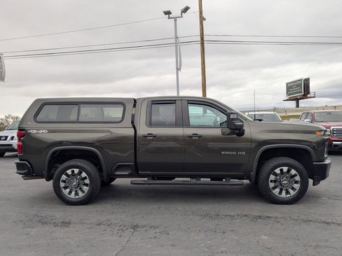 Used 2022 Chevrolet Silverado 2500 Custom w/ Custom Value Package image 2