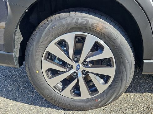 Certified 2025 Subaru Outback Premium image 5