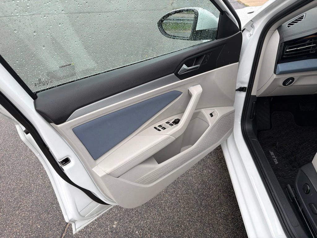 Certified 2026 Volkswagen Jetta SE FWD image 14