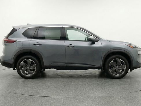Used 2025 Nissan Rogue SV AWD/4WD image 11