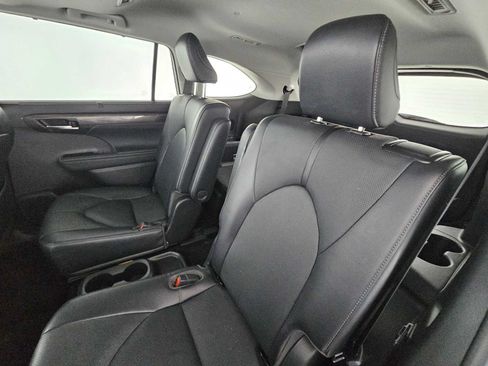 Used 2023 Toyota Highlander Limited FWD image 28
