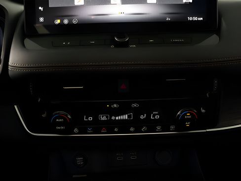 Used 2025 Nissan Rogue Platinum w/ Platinum Premium Package FWD image 13