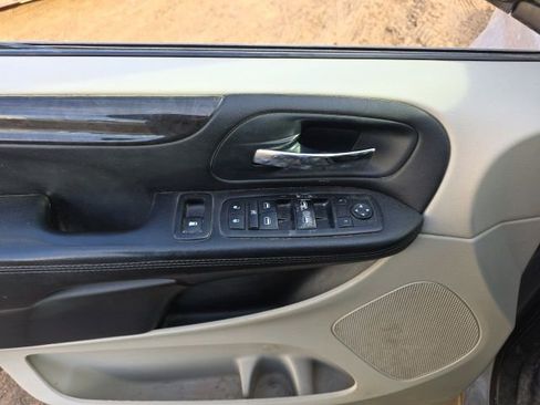 Used 2014 Dodge Grand Caravan SXT image 12