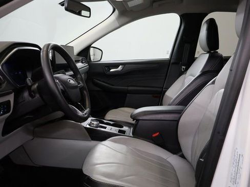 Used 2025 Ford Escape SE w/ PHEV Premium Package FWD image 11