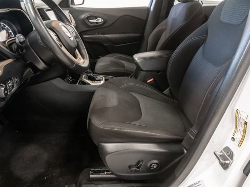 Used 2015 Jeep Cherokee Latitude w/ Comfort/Convenience Group FWD image 11