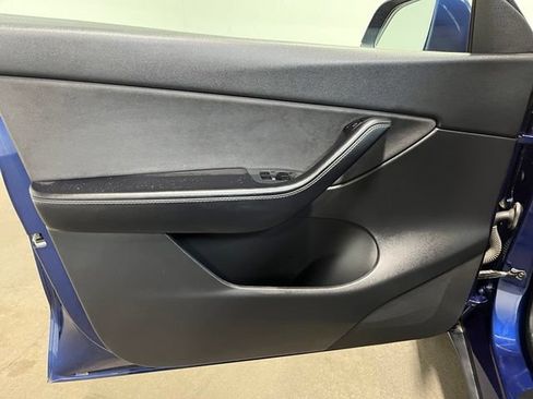 Used 2021 Tesla Model Y Long Range AWD/4WD image 20