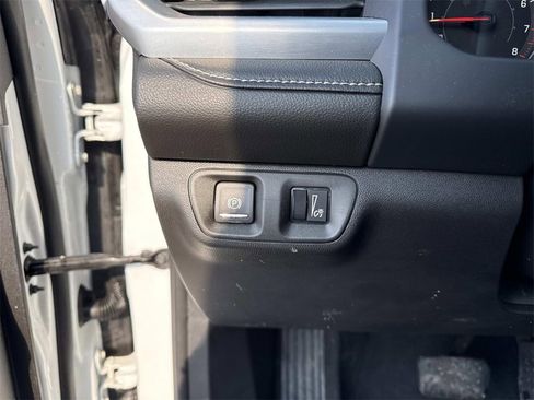 Used 2023 GMC Acadia SLT w/ Preferred Package image 13