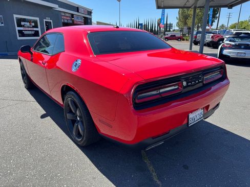 Used 2015 Dodge Challenger SXT RWD image 5