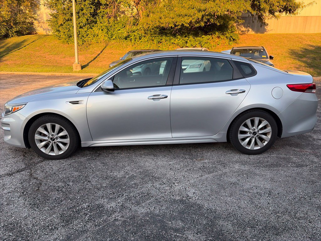 Used 2017 Kia Optima LX FWD image 8