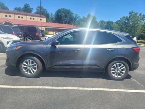 Used 2020 Ford Escape SE FWD image 3