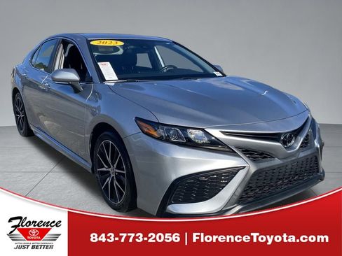 Used 2023 Toyota Camry SE image 1