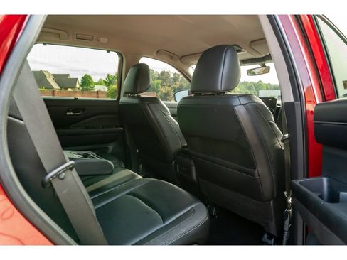 Used 2023 Nissan Pathfinder SL FWD image 17