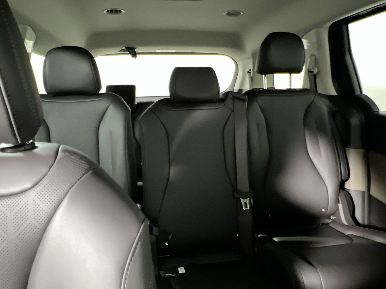 New 2026 Kia Carnival FWD image 35