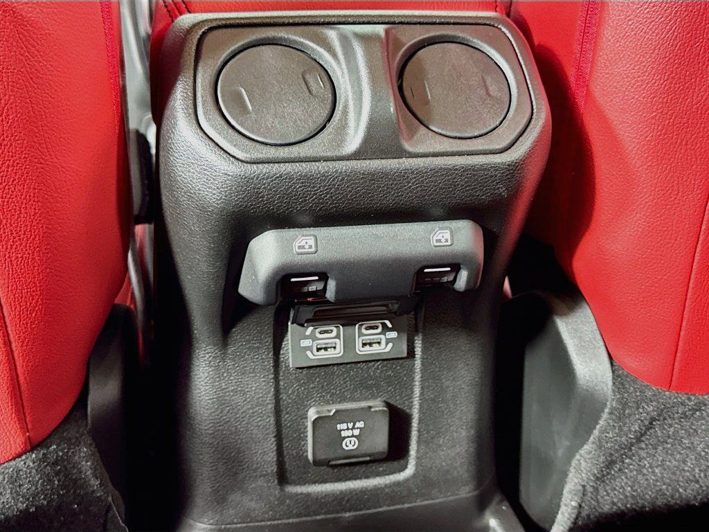 Used 2024 Jeep Wrangler Unlimited Sahara AWD/4WD image 25