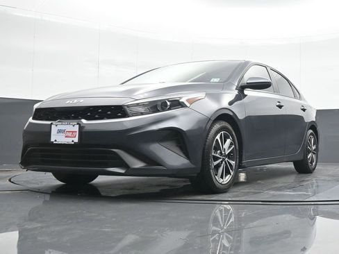 Used 2022 Kia Forte LXS image 16
