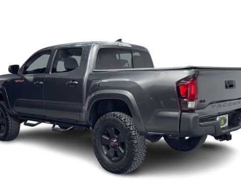 Used 2018 Toyota Tacoma SR5 RWD image 4