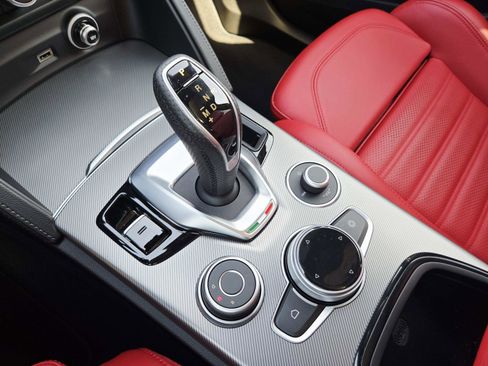 Used 2024 Alfa Romeo Stelvio Veloce image 32