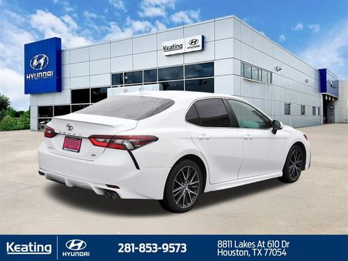 Used 2023 Toyota Camry SE FWD image 5