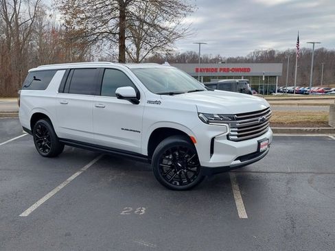 Used 2024 Chevrolet Suburban High Country image 2