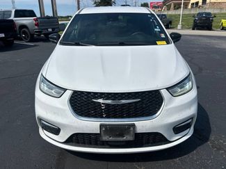 Used 2025 Chrysler Pacifica Select FWD video 2