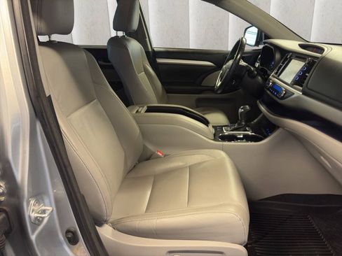 Used 2018 Toyota Highlander XLE AWD/4WD image 15