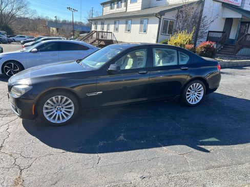 Used 2009 BMW 750i RWD image 4