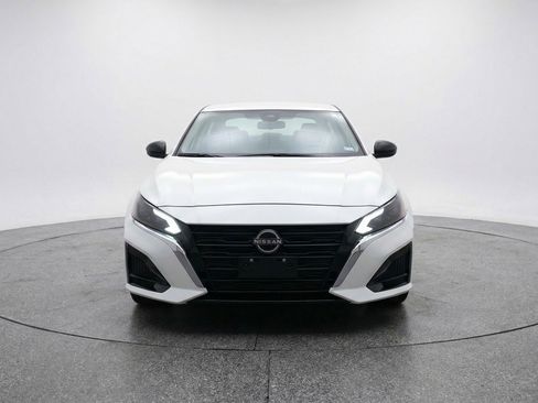 Used 2025 Nissan Altima 2.5 SV FWD image 2
