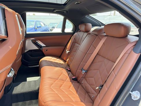 Used 2026 BMW 750e xDrive AWD/4WD image 13