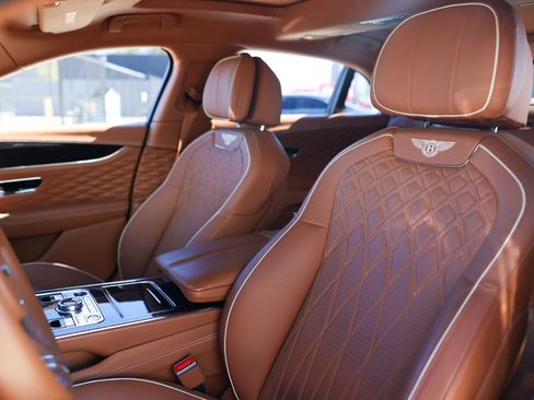 Used 2021 Bentley Flying Spur W12 image 8