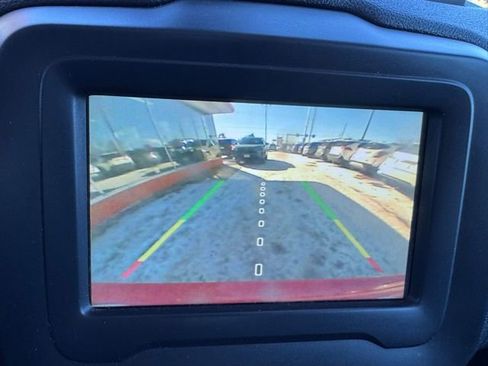 Used 2019 Jeep Renegade Latitude w/ Cold Weather Group image 20