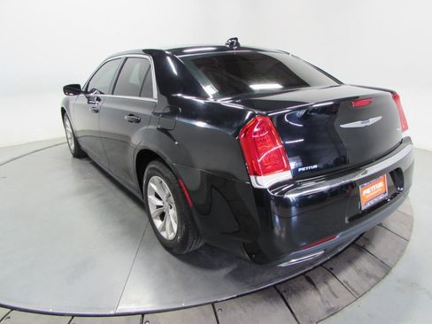 Used 2020 Chrysler 300 Touring image 5