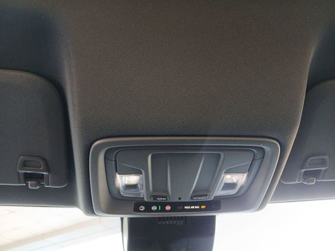 Used 2025 Chevrolet Silverado 1500 Custom image 14