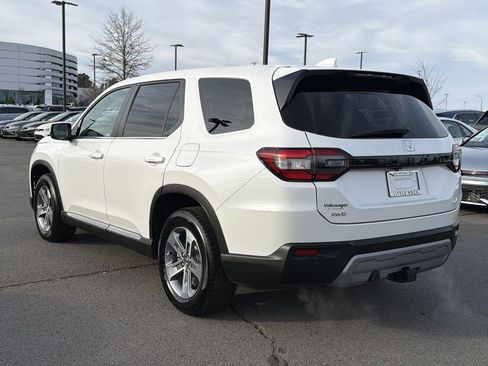 Used 2025 Honda Pilot EX-L image 3