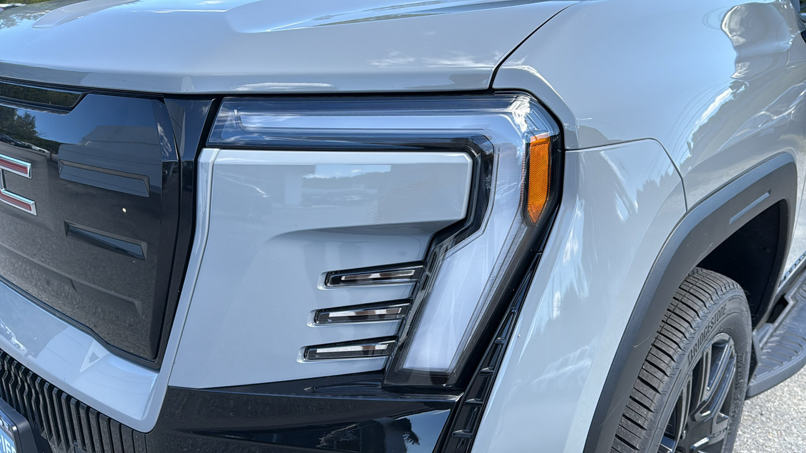Used 2026 GMC Sierra EV Elevation w/ Premium Package AWD/4WD image 9