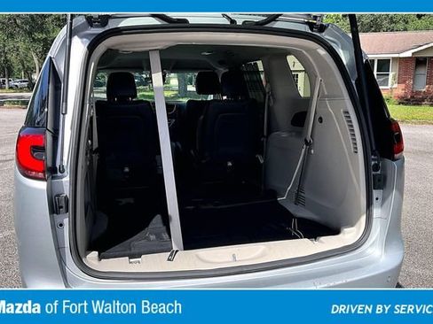 Used 2023 Chrysler Pacifica Touring-L FWD image 36