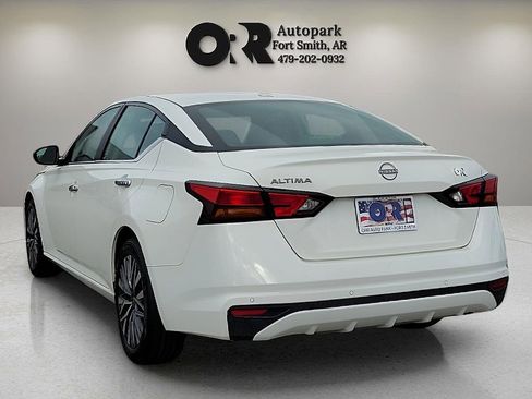 Used 2025 Nissan Altima 2.5 SV FWD image 4