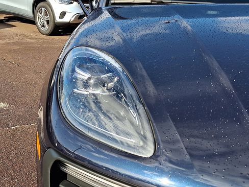 Used 2023 Porsche Macan image 9