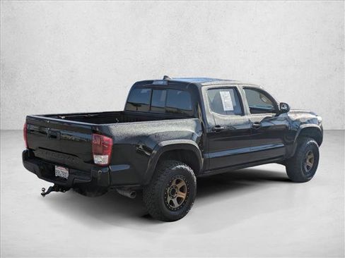 Used 2016 Toyota Tacoma SR5 w/ SR5 Appearance Package (SN) image 5