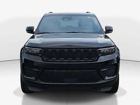 Used 2023 Jeep Grand Cherokee Altitude image 11