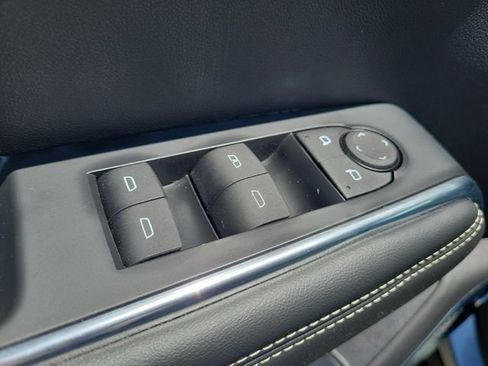 Used 2025 GMC Acadia Elevation FWD image 16