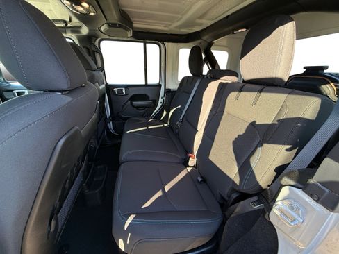 Used 2023 Jeep Wrangler Unlimited Rubicon 4xe image 16