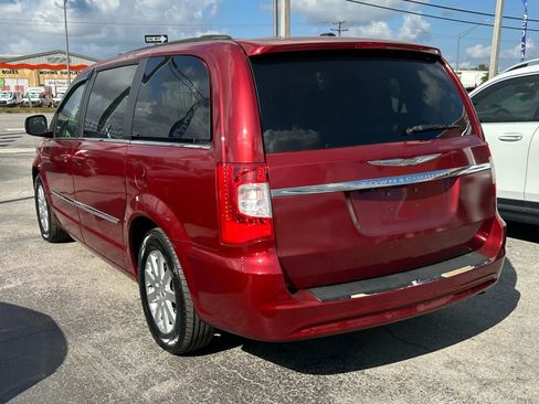 Used 2011 Chrysler Town & Country Touring-L w/ Entertainment Group #2 image 5