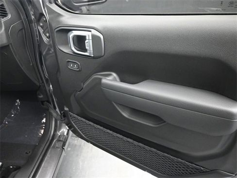 New 2025 Jeep Gladiator Sport image 21