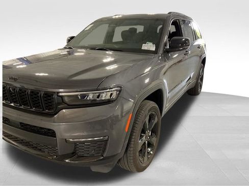 Used 2025 Jeep Grand Cherokee L Limited w/ Luxury Tech Group II image 4
